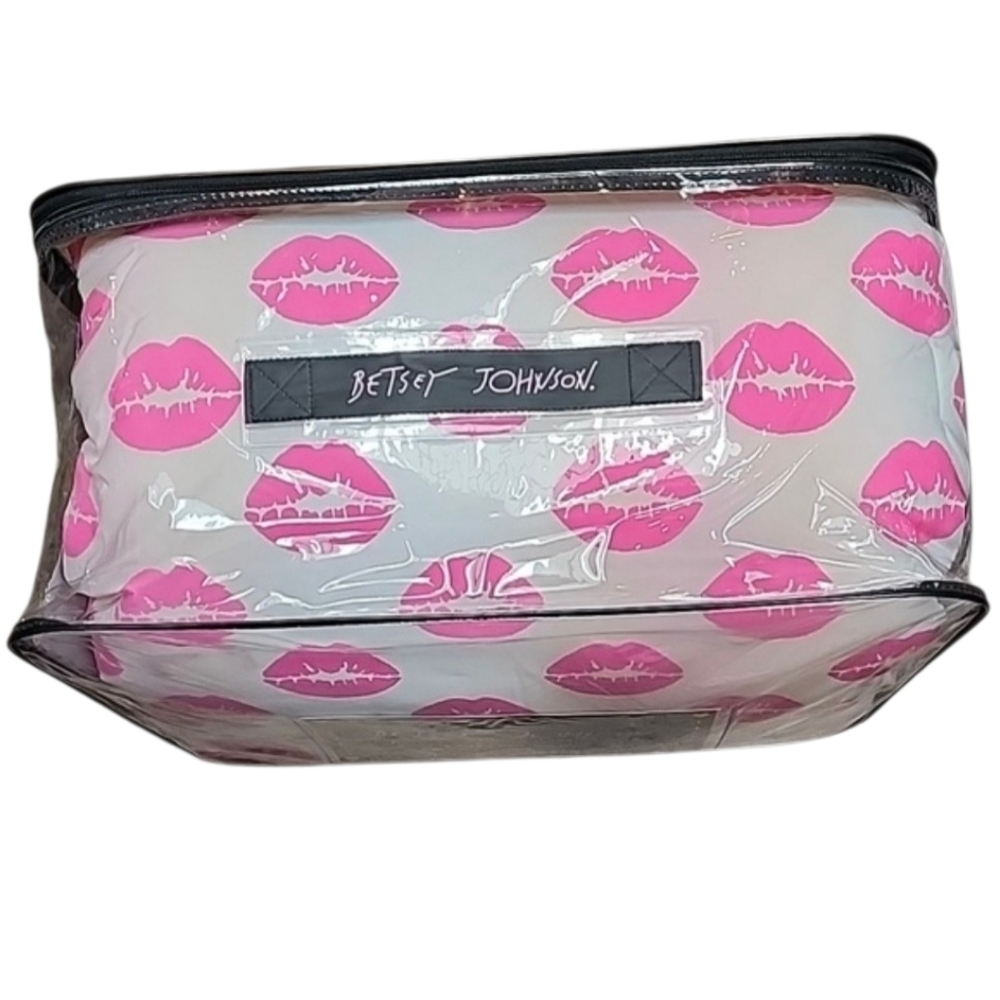 Betsey Johnson 6 Piece Bed In A Bag Pink Lip Print & Hearts Twin Bed Set NWT - Picture 15 of 16